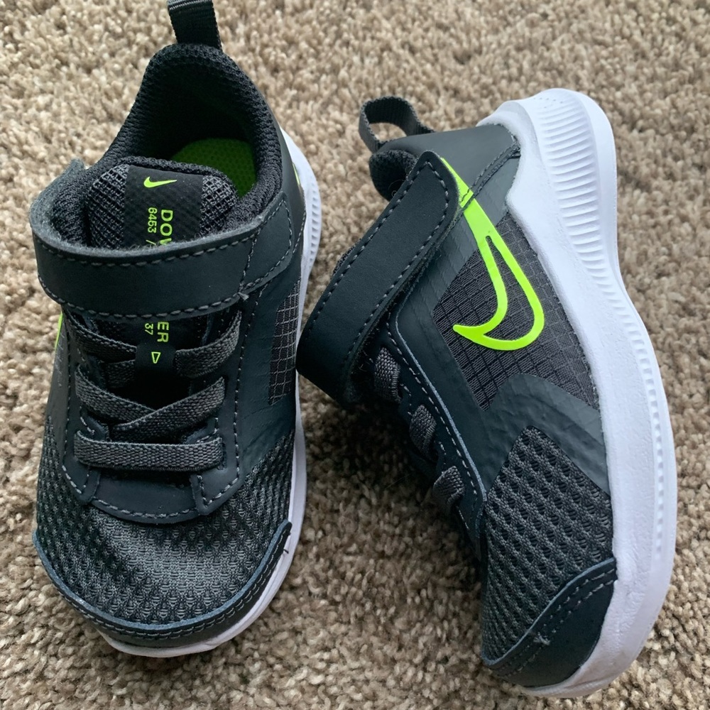 Toddler Nike Downshift Sneakers-SZ 5 NWOT